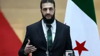 کمک مجری زن به احمد الشرع برای باز کردن در بطری آب/ویدیو