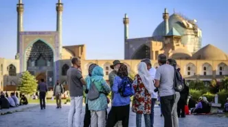 نشانه‌های ورود گردشگران خارجی به ایران دیده می‌شود