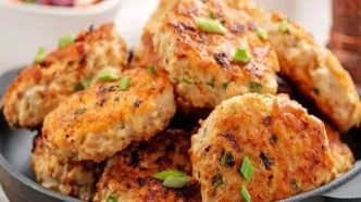 طرز تهیه کوکو سیب زمینی با مرغ؛ شام خوشمزه و آسان!