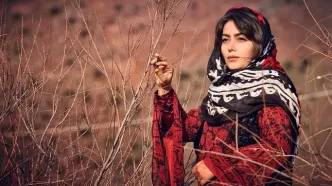 سفر در زمان؛ تیپ و چهرۀ «روژان» (سریال نون خ) در اکران فیلم «ناتور دشت»