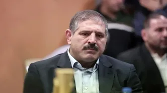 عباس جدیدی کلاشینکف بدست در ایست بازرسی/ عکس