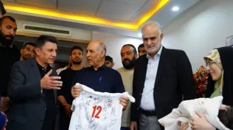 عیادت اعضای تیم ملی فوتبال از جانباز حسین محمدی