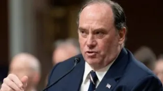 وزیر نیروی دریایی آمریکا به‌طور ناگهانی استعفا داد