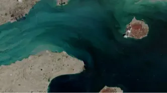 ابرقایق تفریحی چهره نزدیک به پوتین از تنگه هرمز عبور کرد