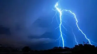 دو تصویر بی‌نظیر از رعد و برق دیشب تهران