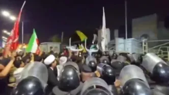 عراقی‌های خشمگین پرچم کویت را پایین کشیدند!