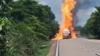 تصادف آتشین دو کامیون