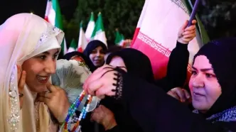 تصاویر؛ جشن عروسی زوج اهوازی در تجمع شبانه