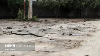 ورود سیلاب به منازل مسکونی در غرب ایران