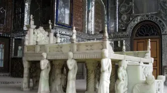 تخت مرمرِ کاخ گلستان حفاظت اضطراری شد