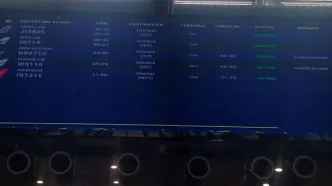 این شما و این اولین مسافران فرودگاه امام بعد از جنگ