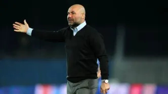 مدیریت و سرمربی استقلال جلسه برگزار کردند