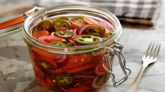 طرز تهیه ترشی فلفل دلمه‌ای؛ چاشنی جذاب برای غذا