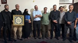 پژمان جمشیدی در جمع خانواده‌های شهدای مدرسه میناب + عکس