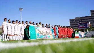 تصویر ملی پوشان فوتبال ایران روی دیوارنگاره میدان انقلاب/ عکس