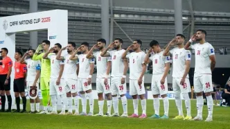 حسرت خداداد عزیزی و جواد خیابانی پس از سوت پایان بازی