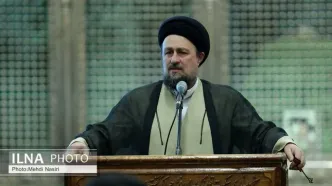 رهبر انقلاب مشرف بر امور هستند؛ تصمیمات را ایشان قبول و امضاء می‌کنند/ کاسه داغ‌تر از آش نباشیم