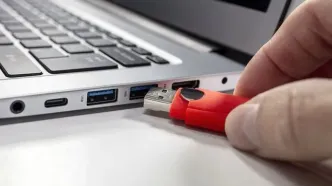 اخطار: هر چیزی را به پورت USB لپ تاپ خود وصل نکنید