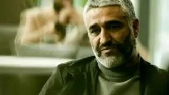 تصویری از حضور پژمان جمشیدی در دادگاه/ ویدئو