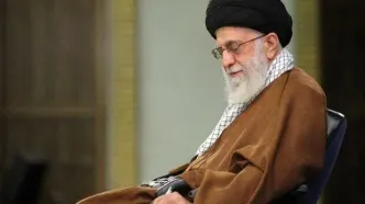 غزل رهبر شهید انقلاب بر روی درب طلای دارالولایه به دارالشرف حرم مطهر رضوی