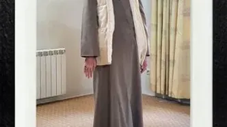 تصویری دیده نشده از رهبر شهید انقلاب در حال اقامه نماز در منزل