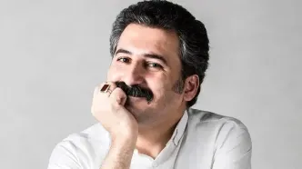 فیلم خوانندگی باشکوه وحید آقاپور ( آقای ممیزی معروف) با آهنگ شهرام شب پره / وقتی که دستای من گرمی دستی میخواد