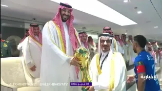محمد بن سلمان جام قهرمانی را به الهلال اهدا کرد