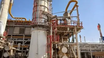 بازسازی تأسیسات صنعت نفت با همه توان در حال انجام است