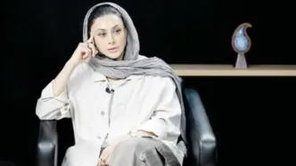 سفر در زمان؛ تیپ و ژست «آزاده صمدی» روی صحنه تئاتر