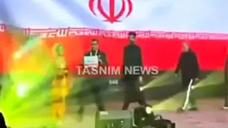 لحظه معرفی تیم ایران با مداحی محمود کریمی