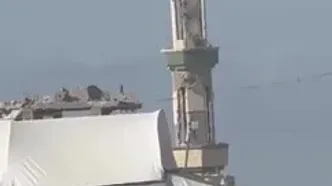 لحظه اصابت پهپاد اسرائیلی به مناره یک مسجد