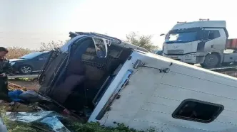 واژگونی یک دستگاه کامیونت قربانی گرفت/ آمار فوتی‌ها و مصدومان