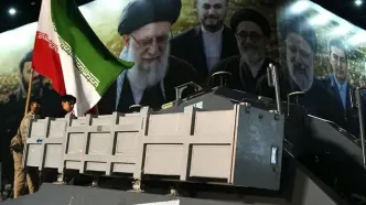 تصاویر؛ رونمایی از یک شناور تندروی هجومی در میدان انقلاب