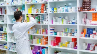 ۷ اشتباه رایج در مصرف دارو که می‌تواند سلامتتان را به خطر بیندازد