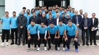 پزشکیان در جمع ملی‌پوشان: با تمام توان برای سربلندی ایران تلاش کنید