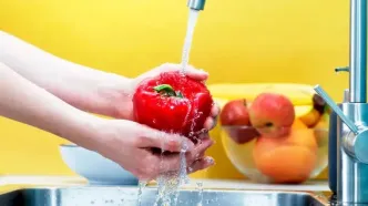 چرا نباید میوه‌ها را با مایع ظرفشویی بشورید؟
