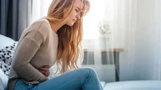 علت عجیب نفخ شکم بعد از نوشیدن آب + راه‌حل فوری