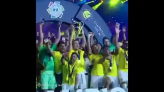 ویدیو| رونالدو جام را بالا برد/ جشن قهرمانی النصر در لیگ حرفه‌ای عربستان