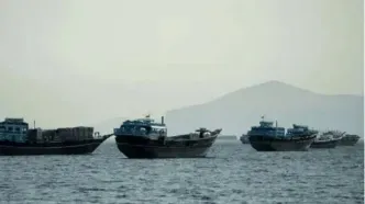 نیروی دریایی آمریکا به کشتی‌های تجاری در تنگه هرمز هشدار داد / عملیات نظامی خطرناک در جریان است؟