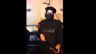 ذوق‌زدگی دختران از دیدن پلیسِ زن نوپو در میدان انقلاب