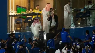 زد و خورد هواداران النصر و الهلال با چوب و چماق!