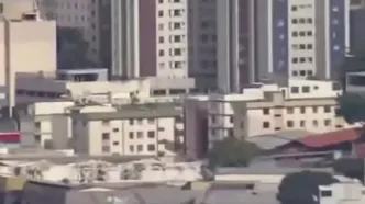 لحظه برخورد یک هواپیمای سبک به ساختمان مسکونی