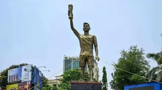 مجسمه مسی در هند به دلیل ناایمنی پایین آورده می‌شود + ویدیو