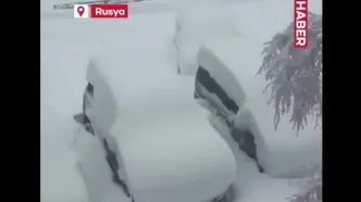 دفن خودروها زیر برف سنگین در روسیه
