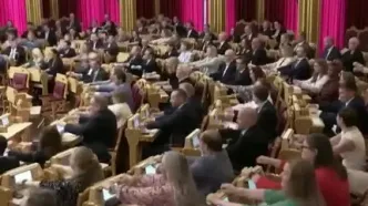 شادی در پارلمان نروژ پس از پیروزی پرگل مقابل عراق