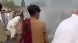 سقوط مرگبار هواپیمای نیروی پاکستانی وسط جاده