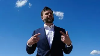 جی دی ونس وارد سوئیس شد