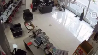 لحظه بمباران یک نمایندگی خودرو در نارمک تهران