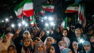 پلاکاردی عجیب در یکی از تجمعات/ عکس