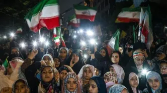 پیشنهاد دستمزد 2 میلیونی برای حضور در تجمعات شبانه به کارمندان شبکه من‌ و تو/ عکس